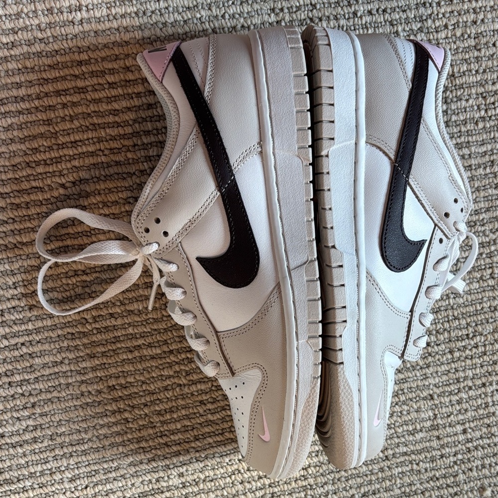 Nike dunk Neapolitan ( pink brown and white). Great condition. Clean. Worn once